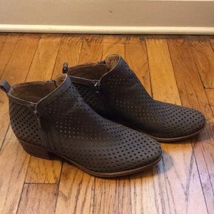 Lucky Bootie Perforated Taupe Brown 8